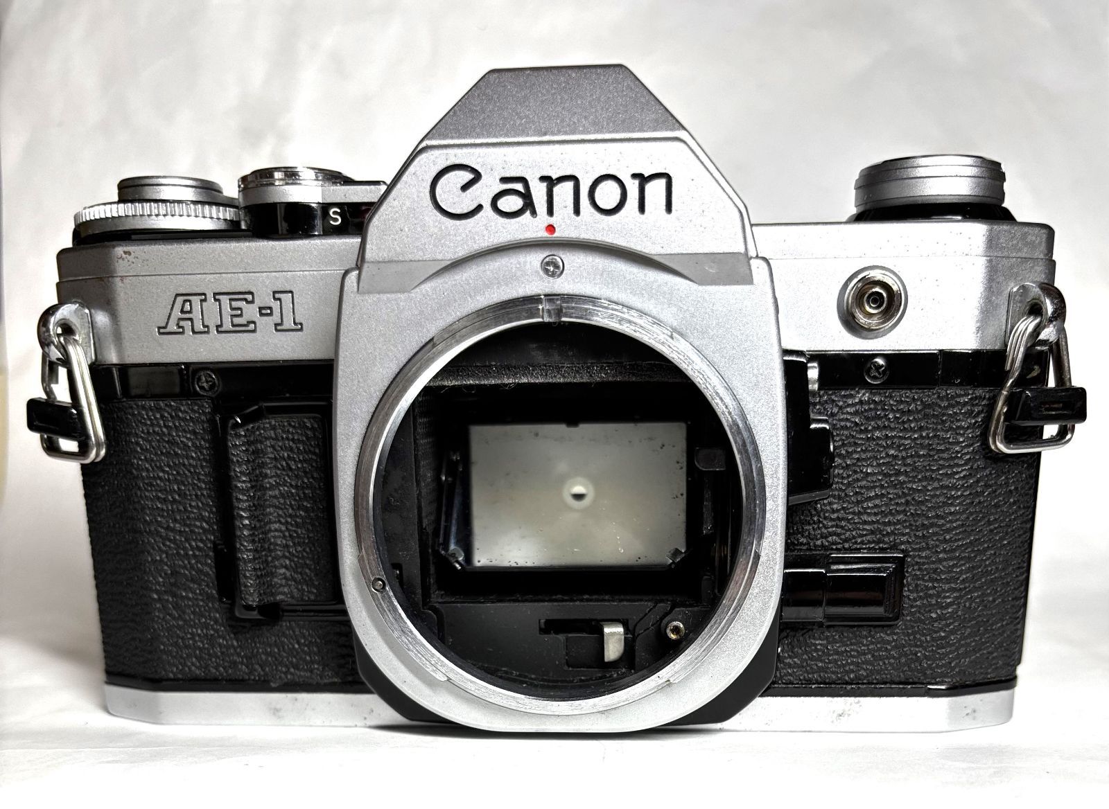 現状品】Canon AE-1フィルムカメラ、Bodyのみ 通電済み (ref# 5202