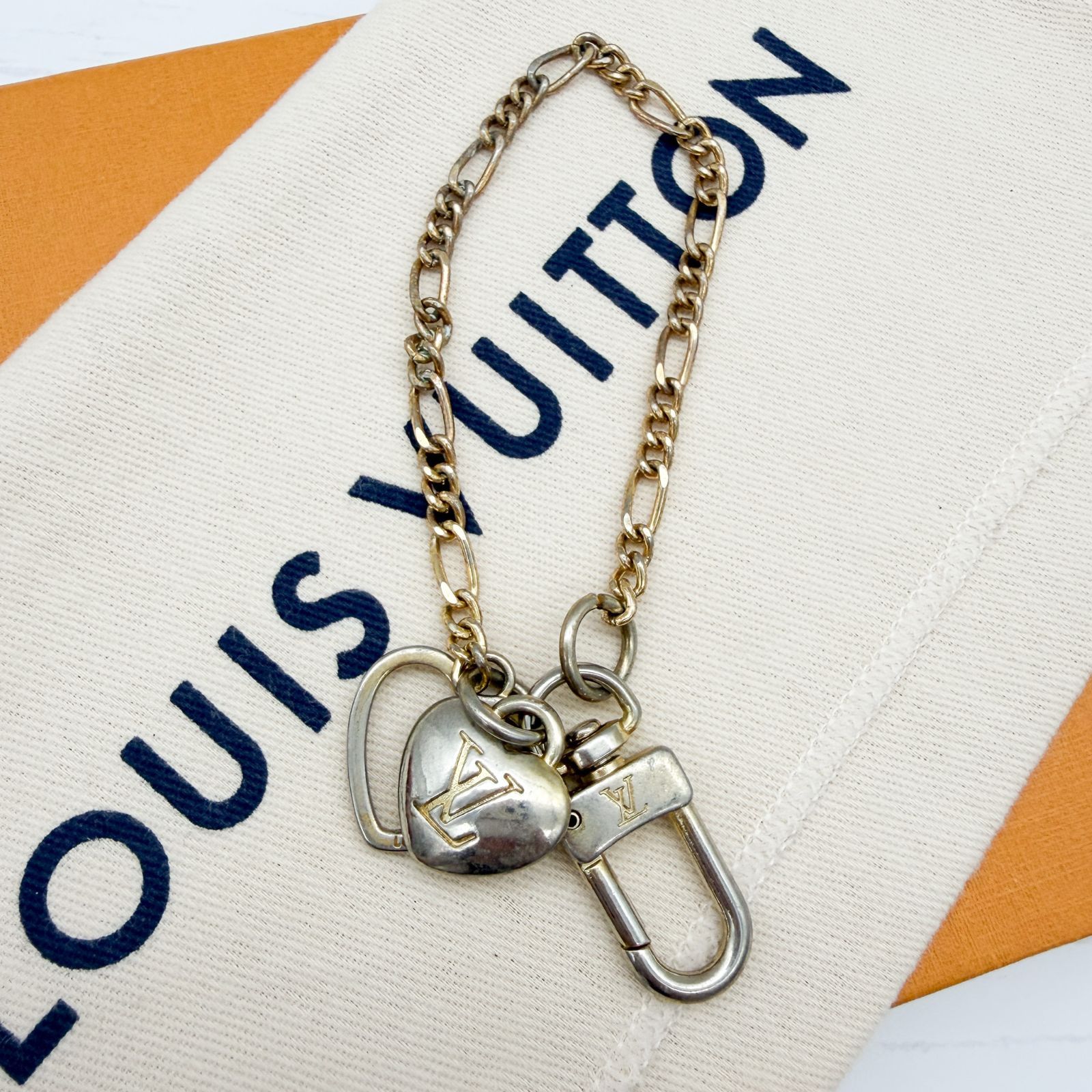 ルイヴィトン ハート チャーム キーホルダー LV - メルカリ