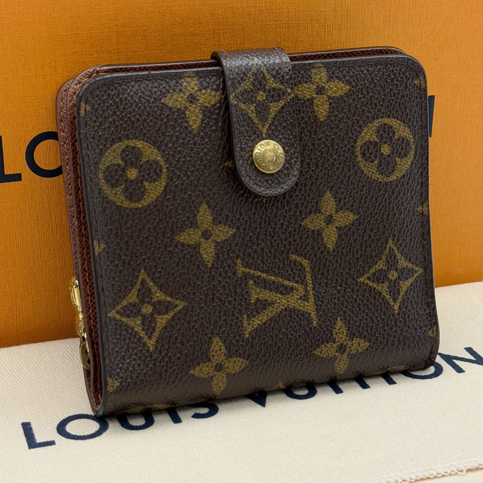 ルイヴィトン 二つ折り財布 モノグラム コンパクトジップ ブラウン