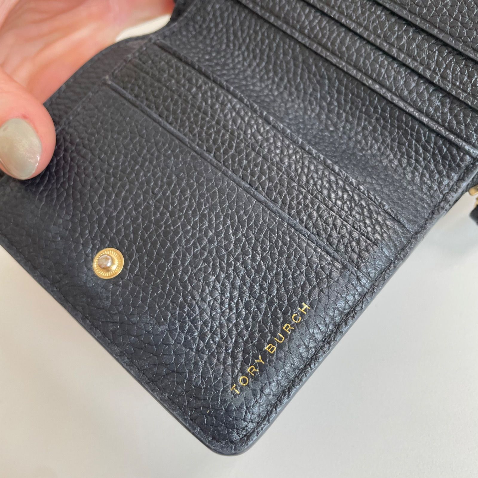 Tory Burch 二つ折り財布 ネイビー Tory Burch 二つ折り財布 ネイビー - メルカリ