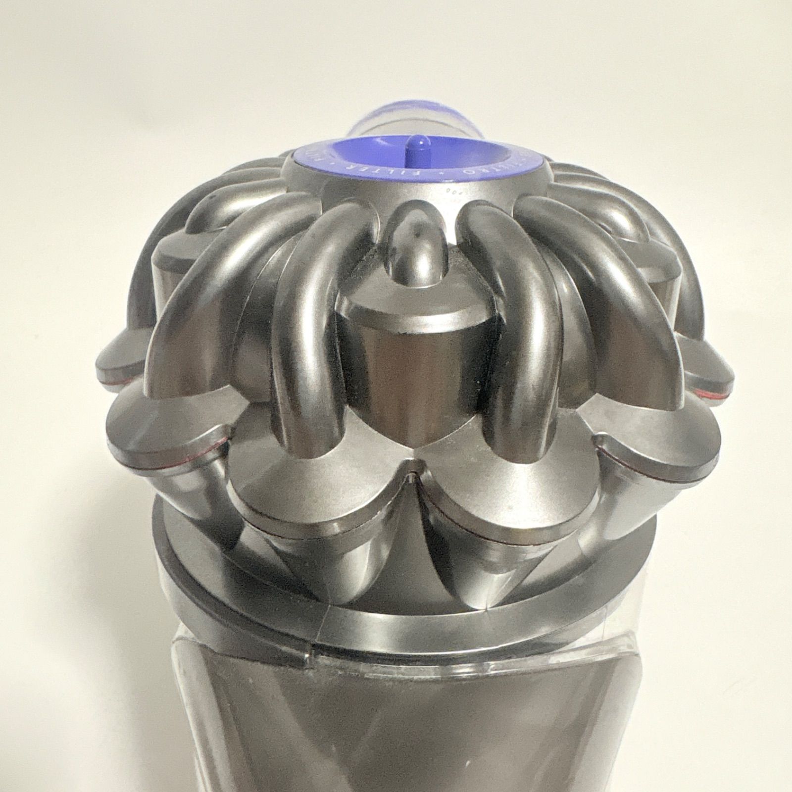 dysonの掃除機 V6 sv07 本体のみ - メルカリ