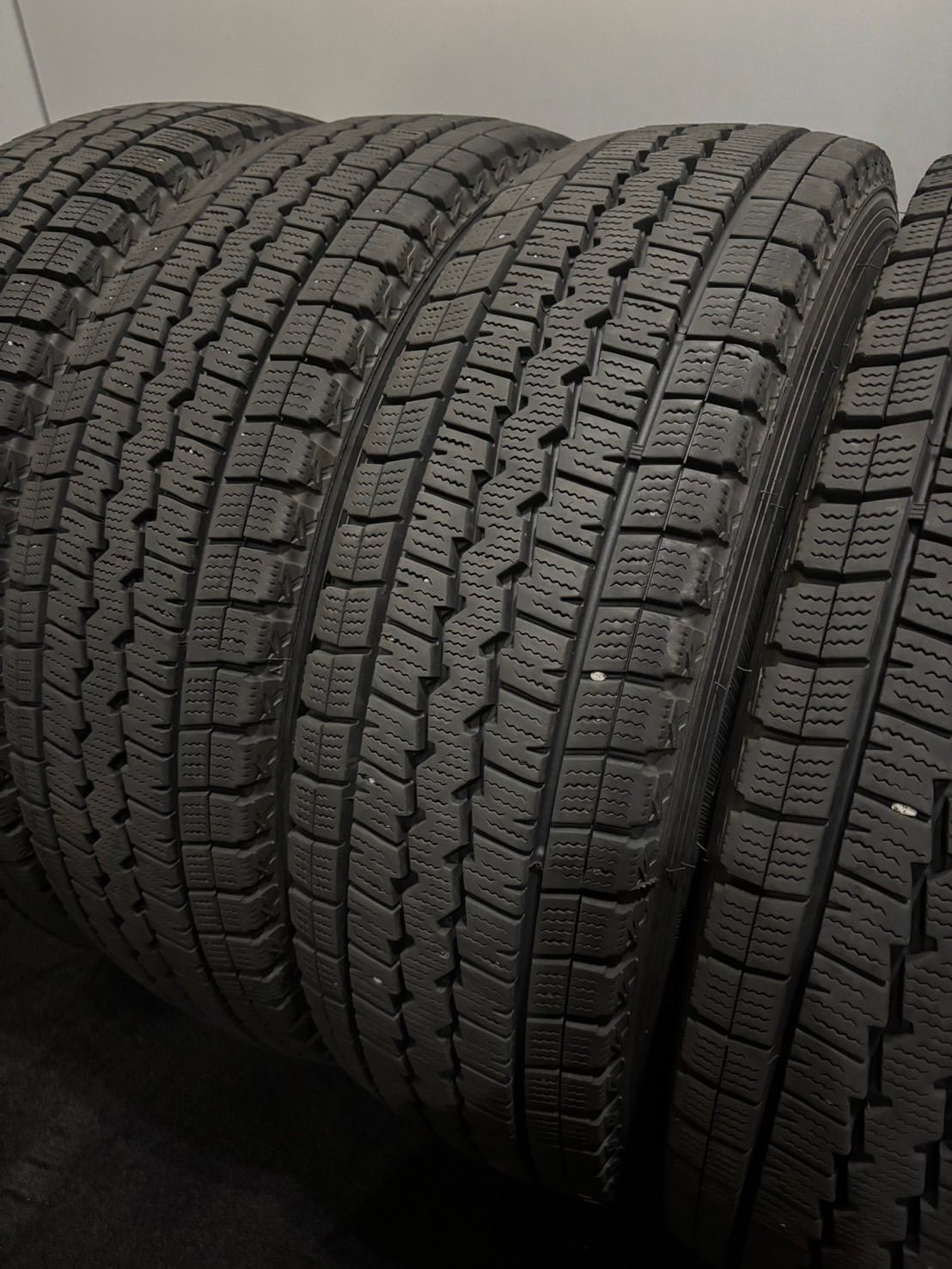 ★195/80R15 107/105L LT DUNLOP/WINTER MAXX SV01 20年製 スタッドレス 4本 ダンロップ ハイエース キャラバン (南5-M562)