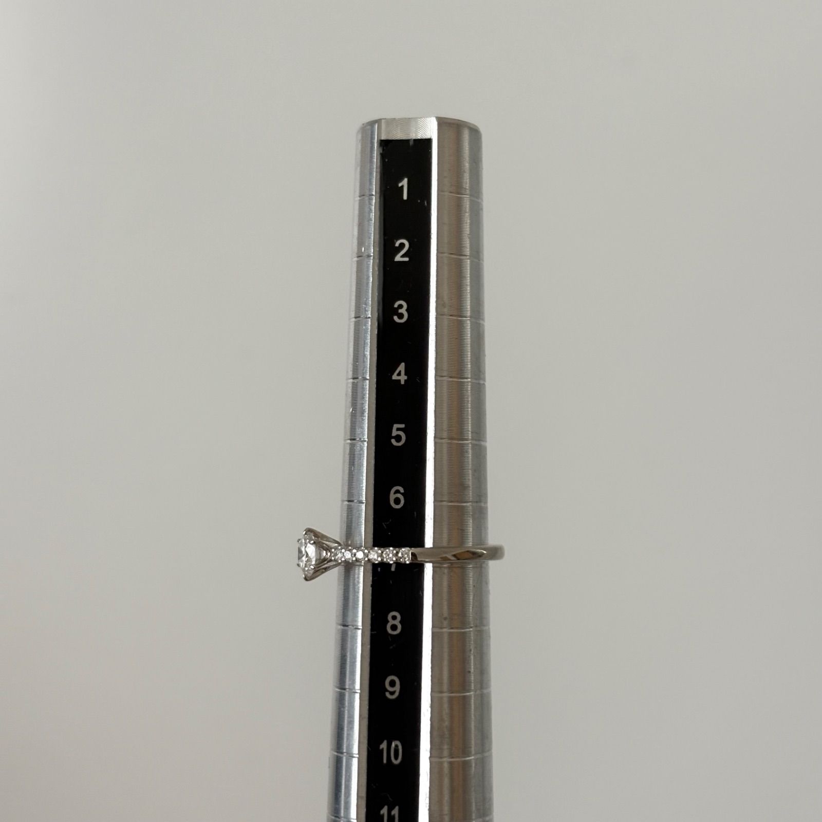 376【ロイヤルアッシャー】Pt950 ダイヤモンド 0.29ct 0.08ct リング