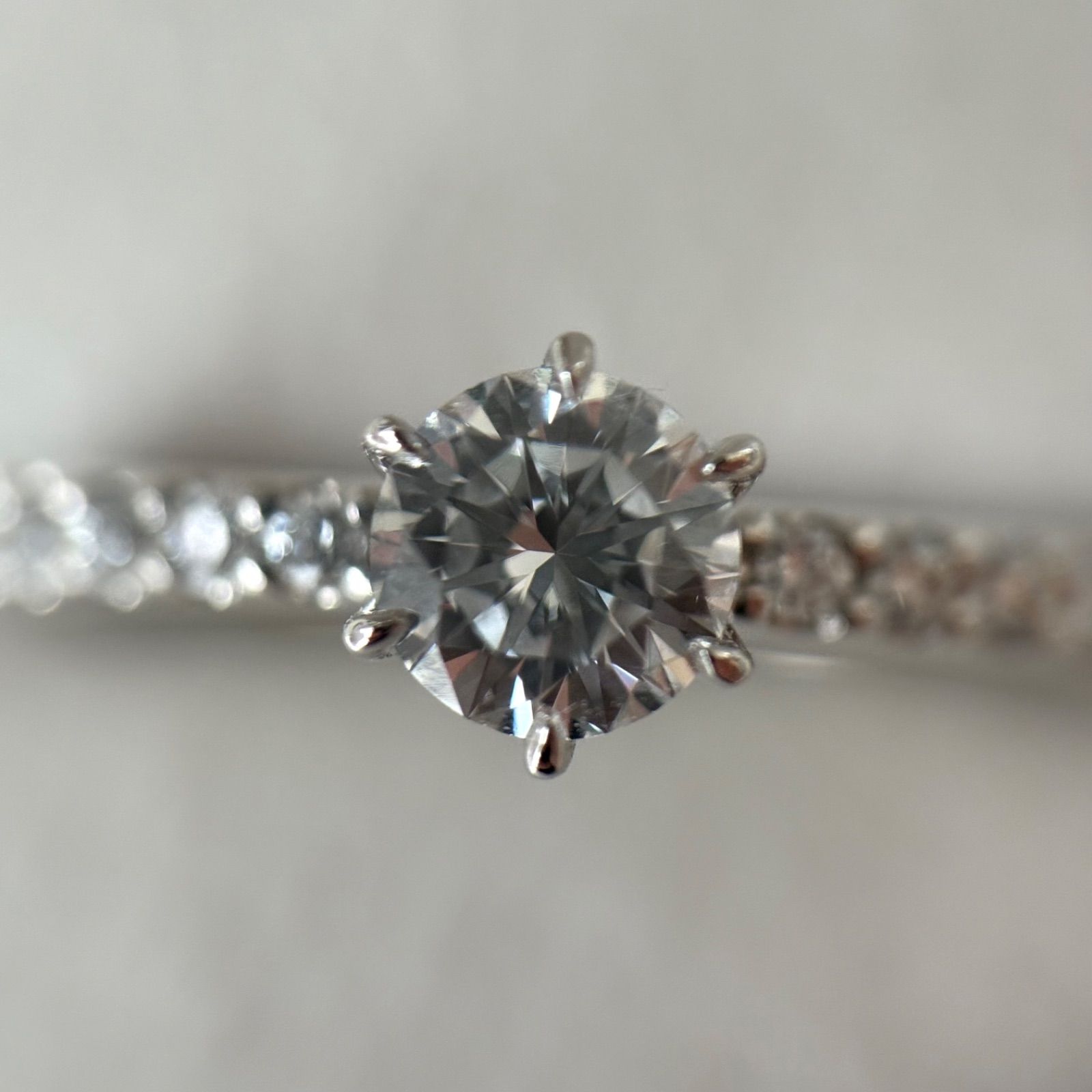 376【ロイヤルアッシャー】Pt950 ダイヤモンド 0.29ct 0.08ct リング