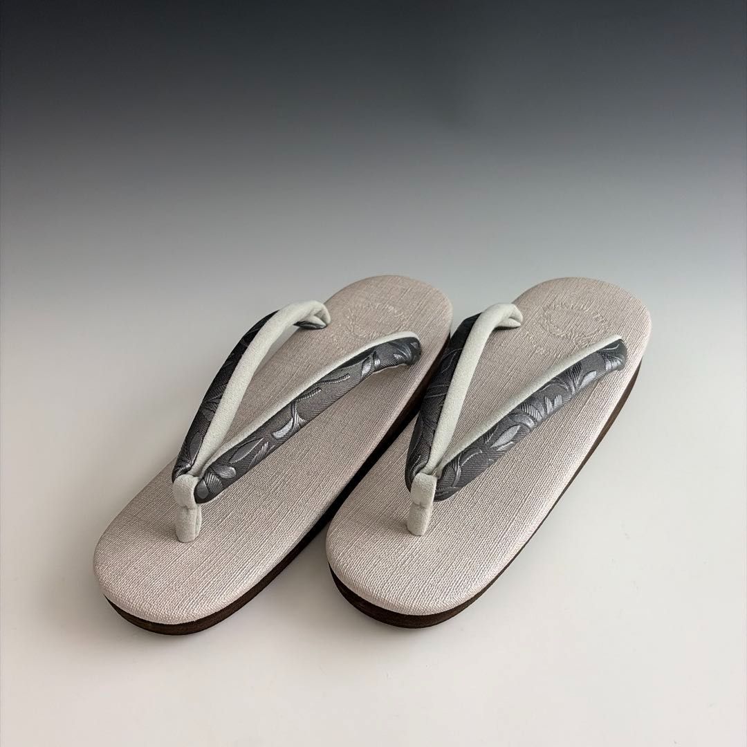 新品未使用‼️踵低めタイプ‼️大人気‼️カレンブロッソ カフェ草履 Lサイズ　20