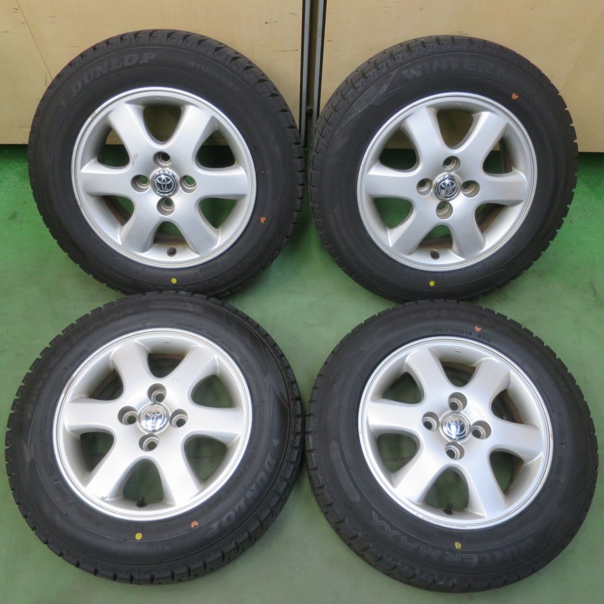 バリ溝！23年！8.5分◎トヨタ カローラ フィールダー 純正 175/70R14 スタッドレス ダンロップ ウインターマックス WM02 14インチ PCD100/4H◎6061201イス