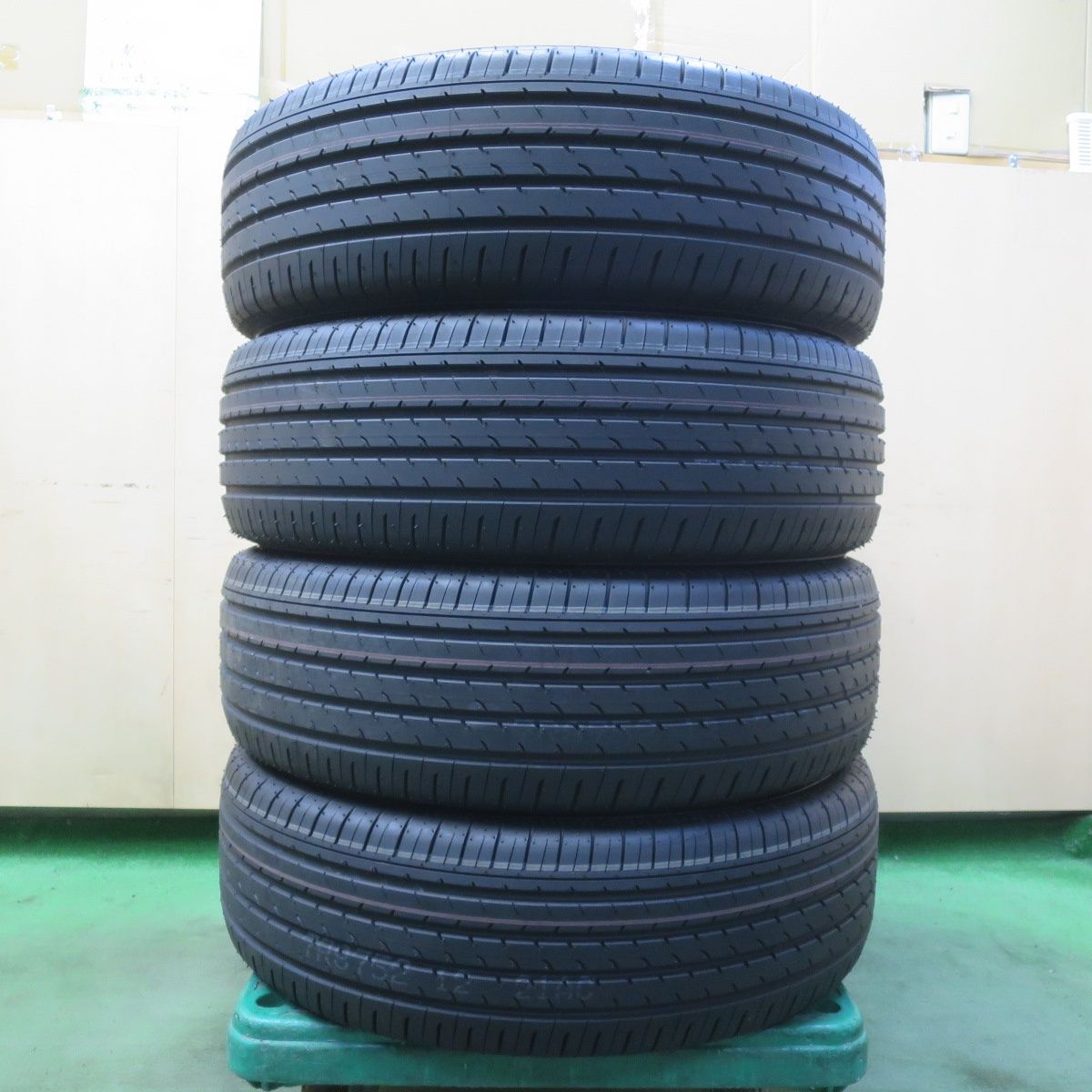 新車外し！26年☆225/65R17 ヨコハマ アドバン V03 タイヤ 17インチ 40 