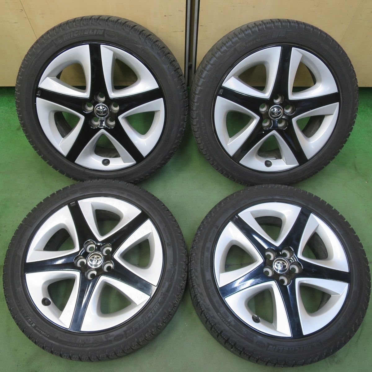4本価格◎トヨタ 50系 プリウス ツーリング 純正 215/45R17