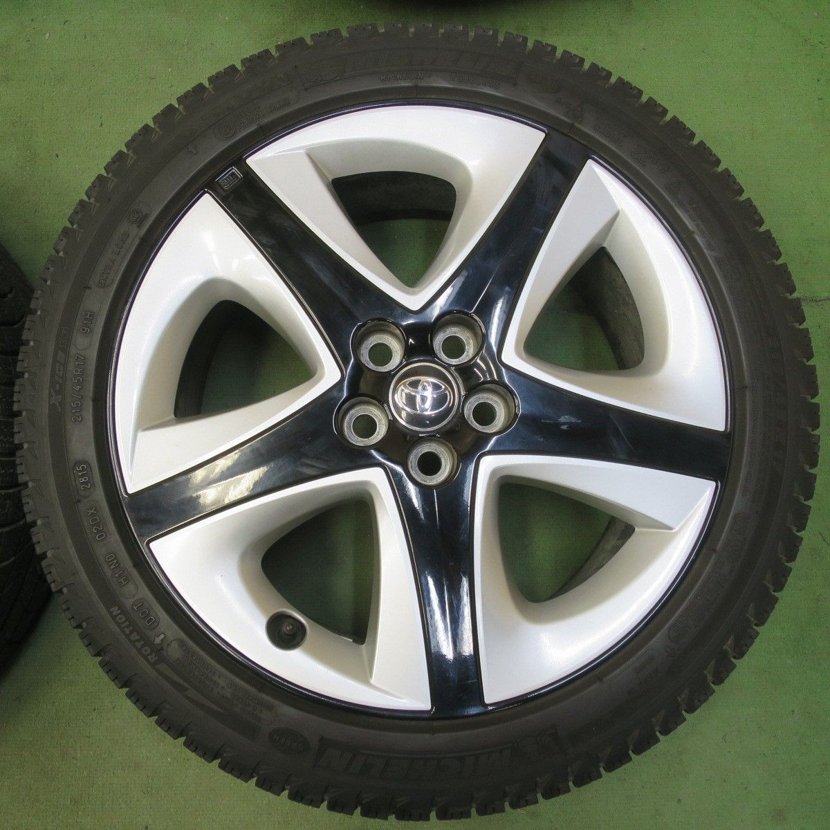4本価格◎トヨタ 50系 プリウス ツーリング 純正 215/45R17