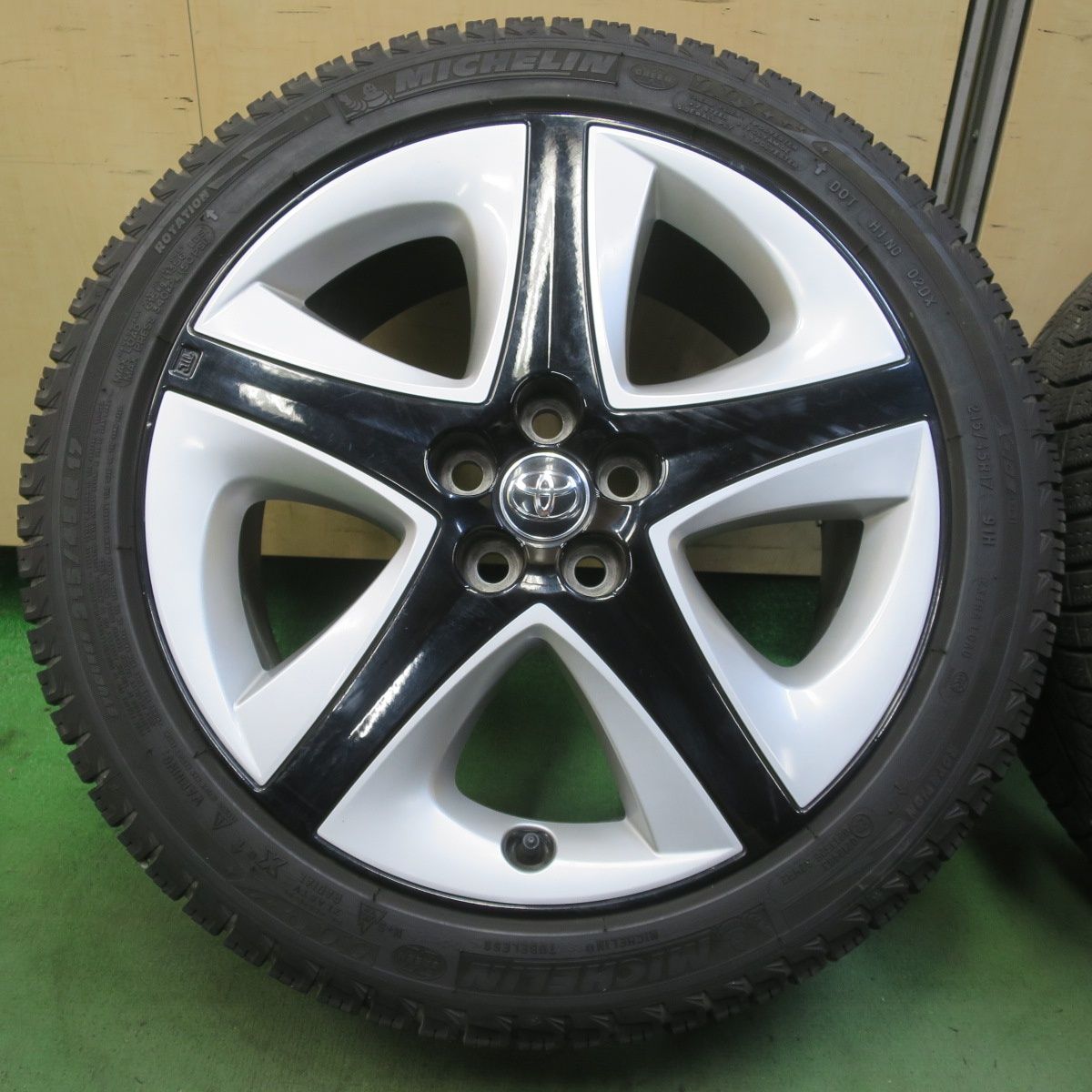 4本価格◎トヨタ 50系 プリウス ツーリング 純正 215/45R17