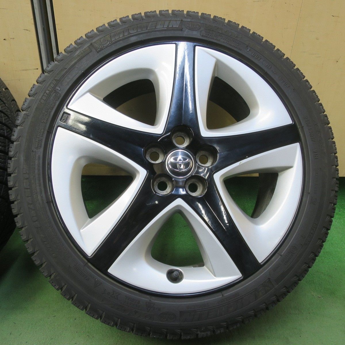 4本価格◎トヨタ 50系 プリウス ツーリング 純正 215/45R17
