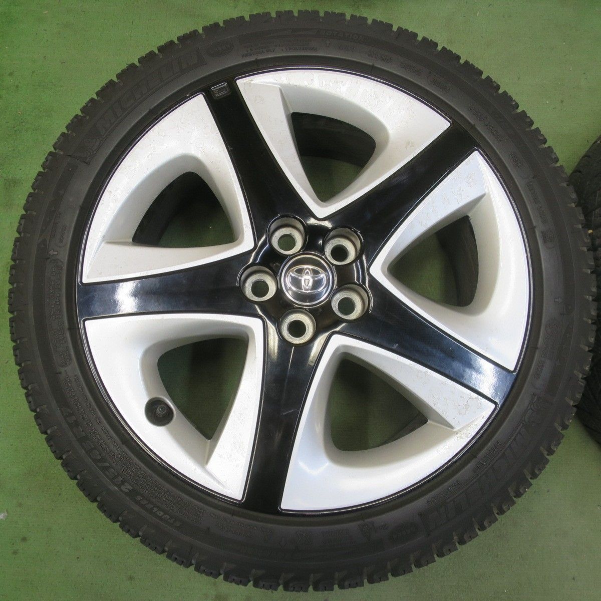 4本価格◎トヨタ 50系 プリウス ツーリング 純正 215/45R17