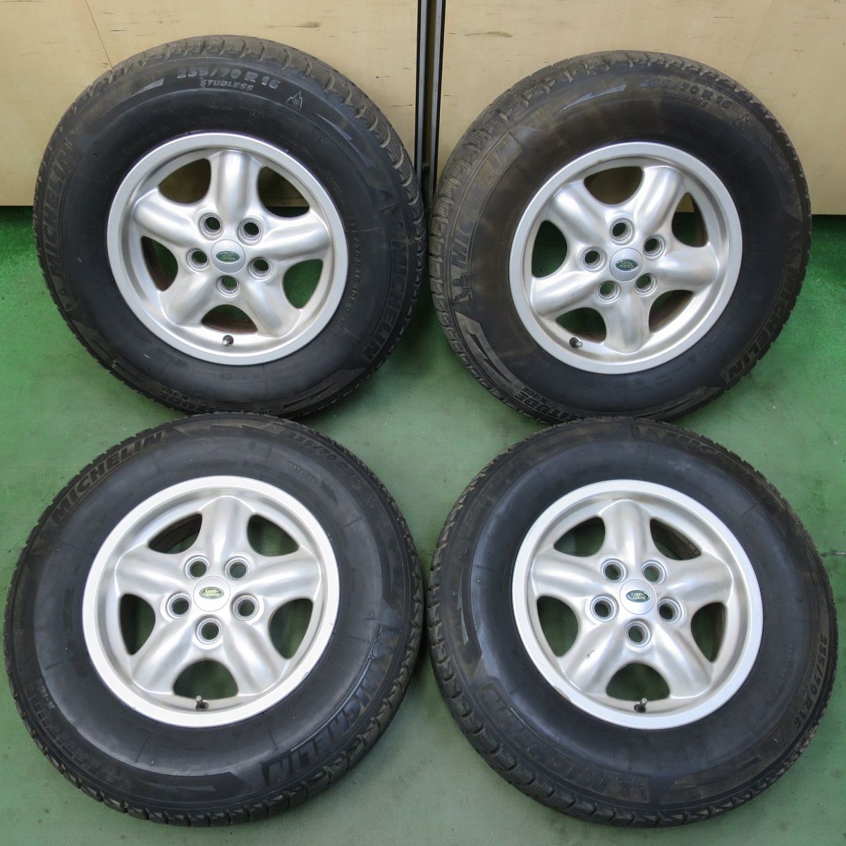 バリ溝！9分◎ランドローバー ディスカバリー 純正 235/70R16 スタッドレス ミシュラン LATITUDE X-ICE 16インチ PCD120.65/5H◎6061204イス