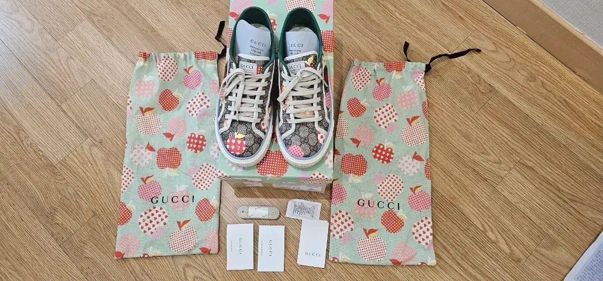 グッチ Appleプリント スニーカー