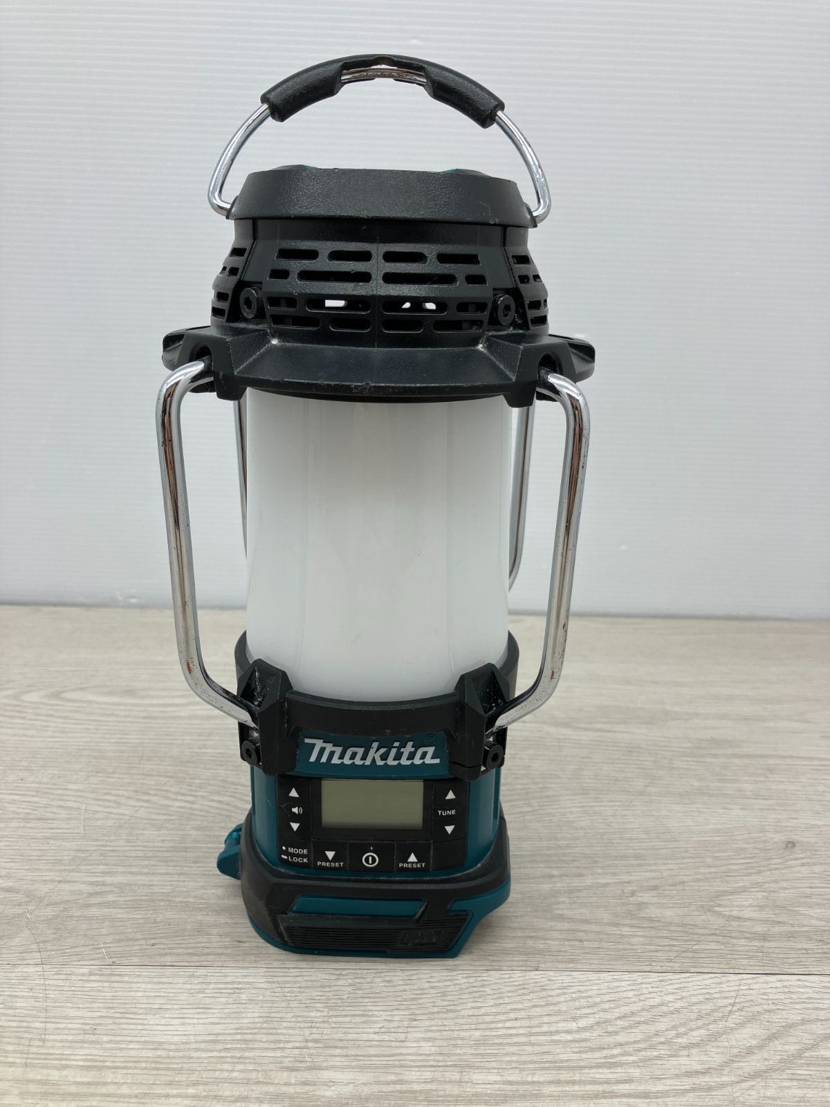 【本体のみ】Makita 充電式ランタン付ラジオ　(A6-89) T