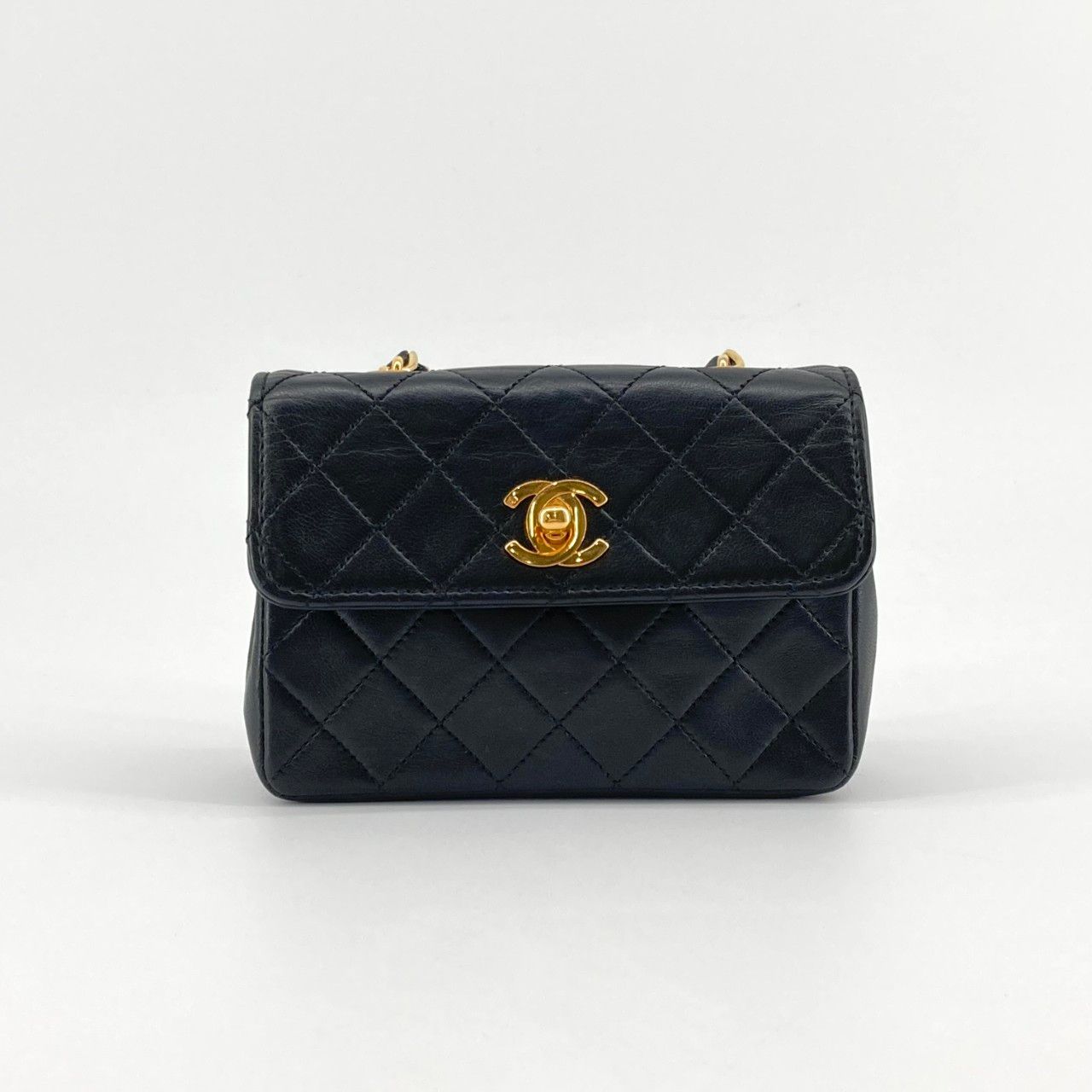 CHANEL（シャネル） ミニ　マトラッセ ラムスキン 3番台 ショルダーバッグ ブラック
