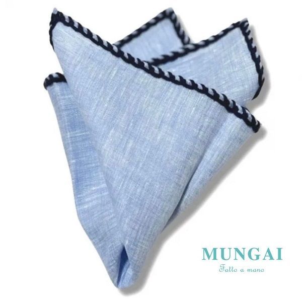 【別注サイズモデル】 MUNGAI ( ムンガイ ) ポケットチーフ ハンドメイド サックス ブルー × ネイビー ウールパイピング リネン