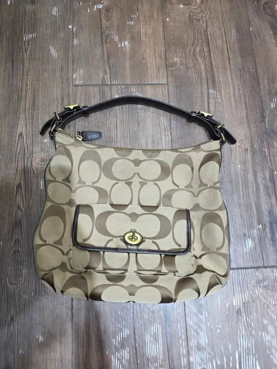 COACH シグネチャー ショルダーバッグ ブラウン