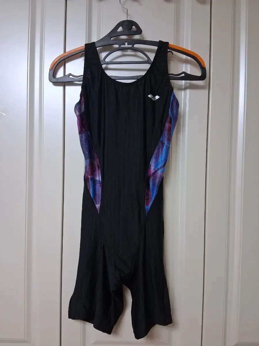 レディース アリーナ 競泳水着 90 95 新品