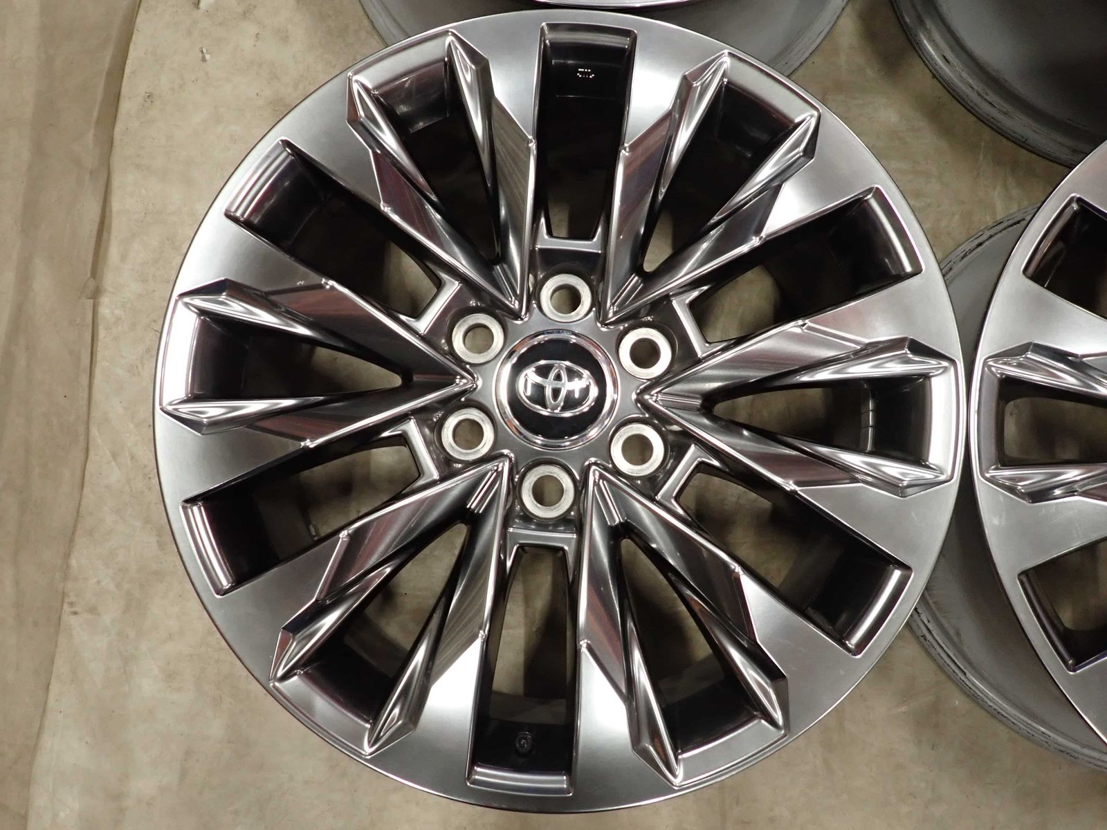 4本SET 会社宛送料無料 20×8J トヨタ ランドクルーザー 300 ZX 純正