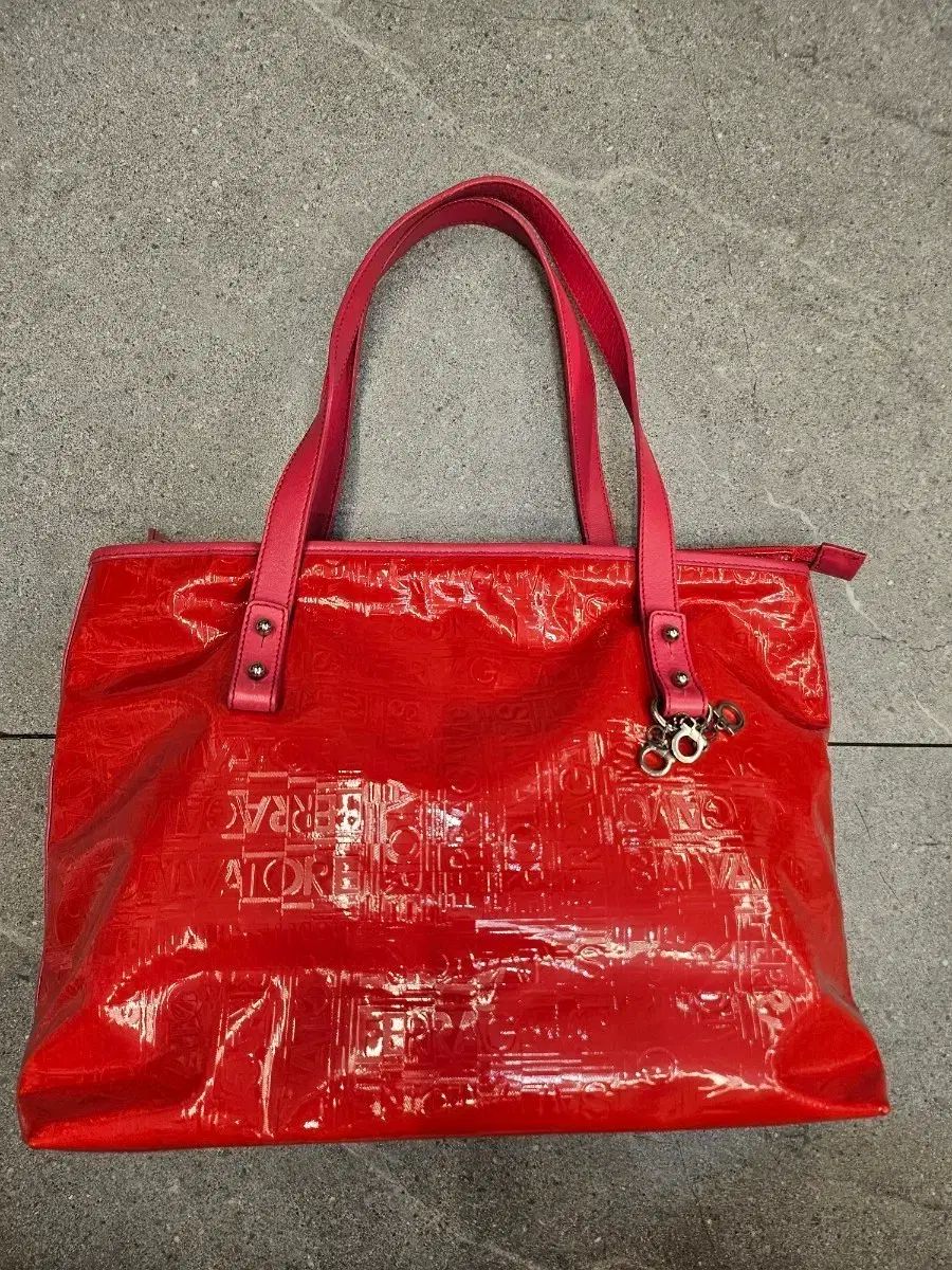 FERRAGAMO フェラガモ ガンチーニ ショッパーバッグ レッド