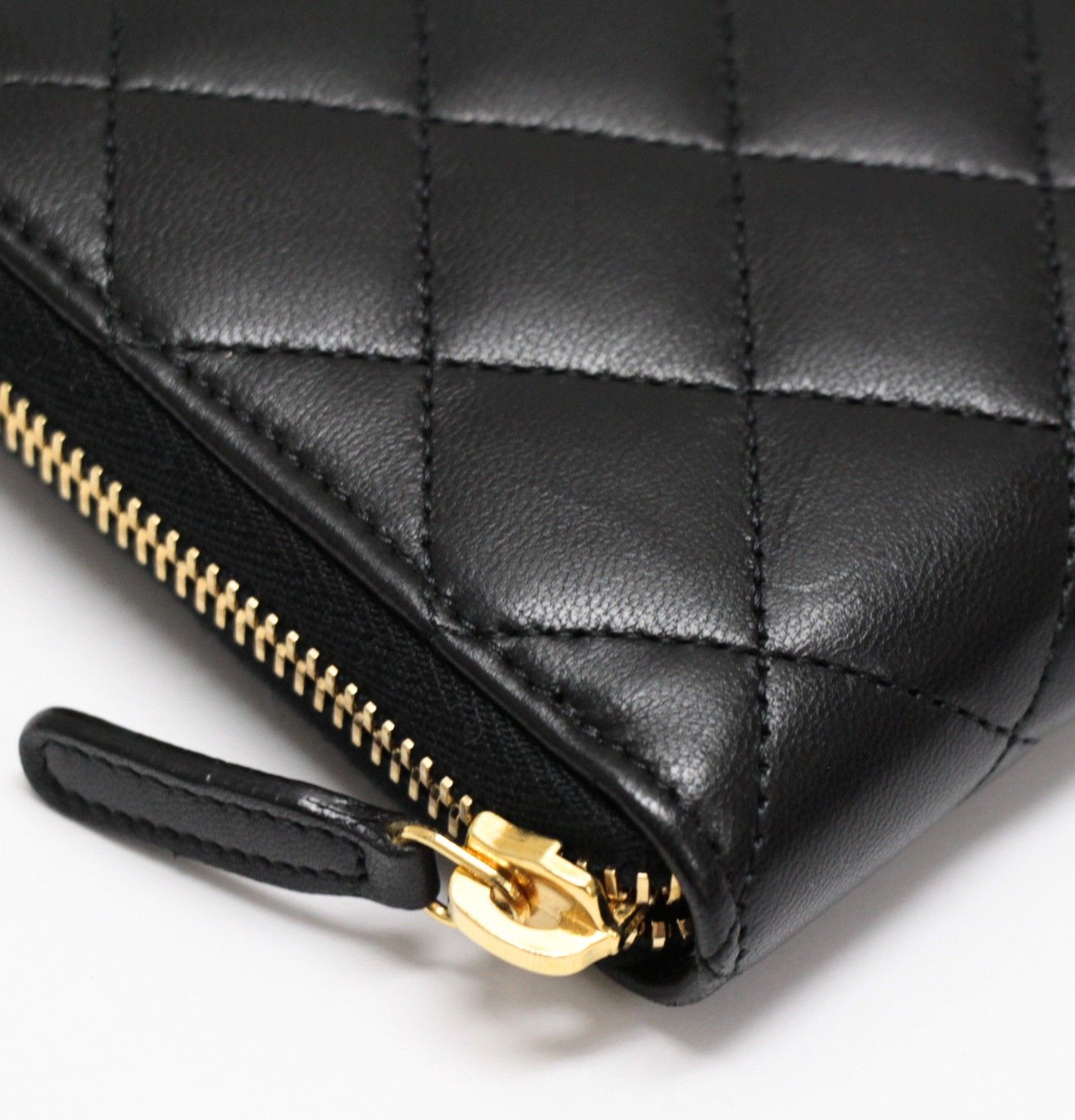 美品 シャネル CHANEL マトラッセ ラウンドファスナー 長財布 ラム 黒