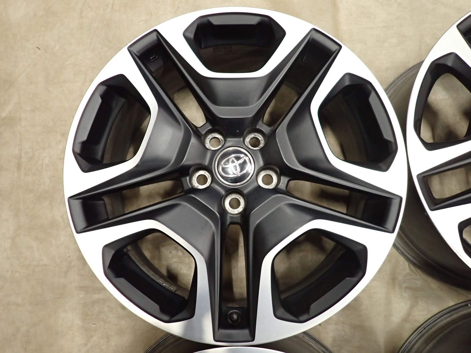 4本SET 会社宛 送料無料 19×7.5J トヨタ 50系 RAV4 アドベンチャー 