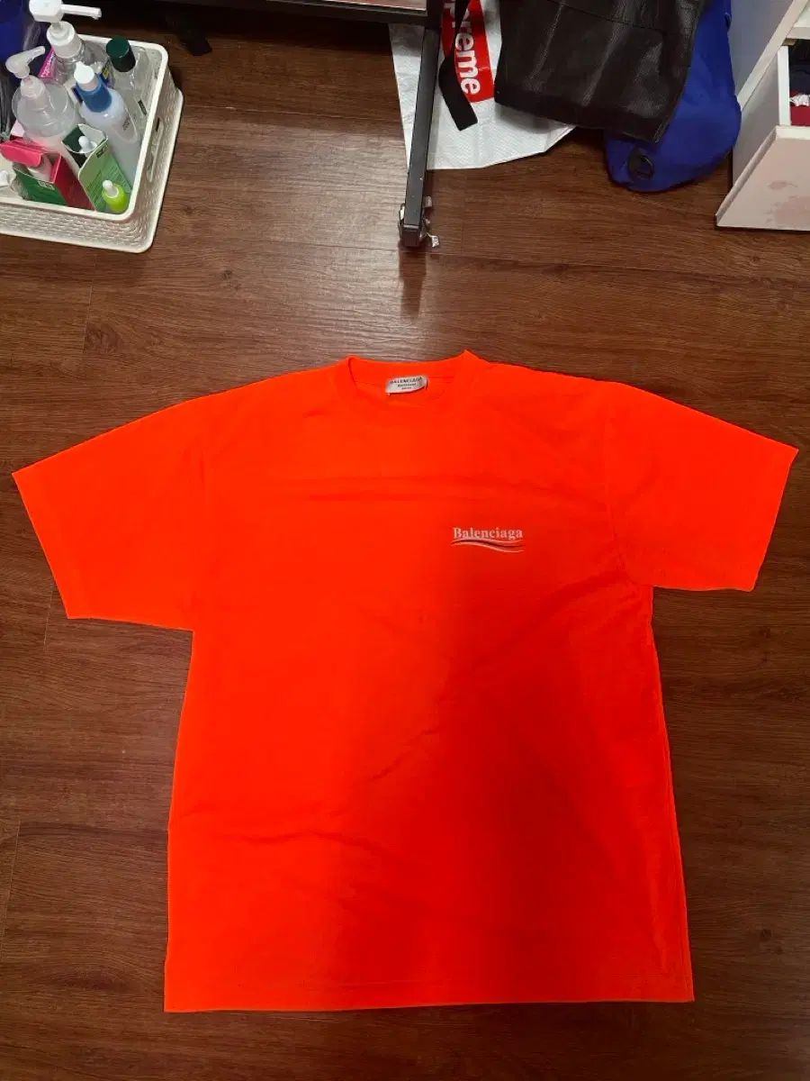 XS バレンシアガ ウェーブ ロゴ Tシャツ