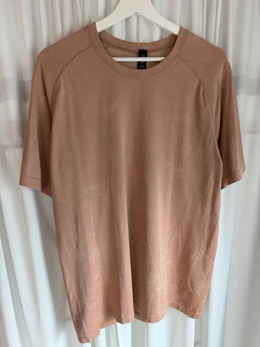 Lululemon メタル テック Tシャツ