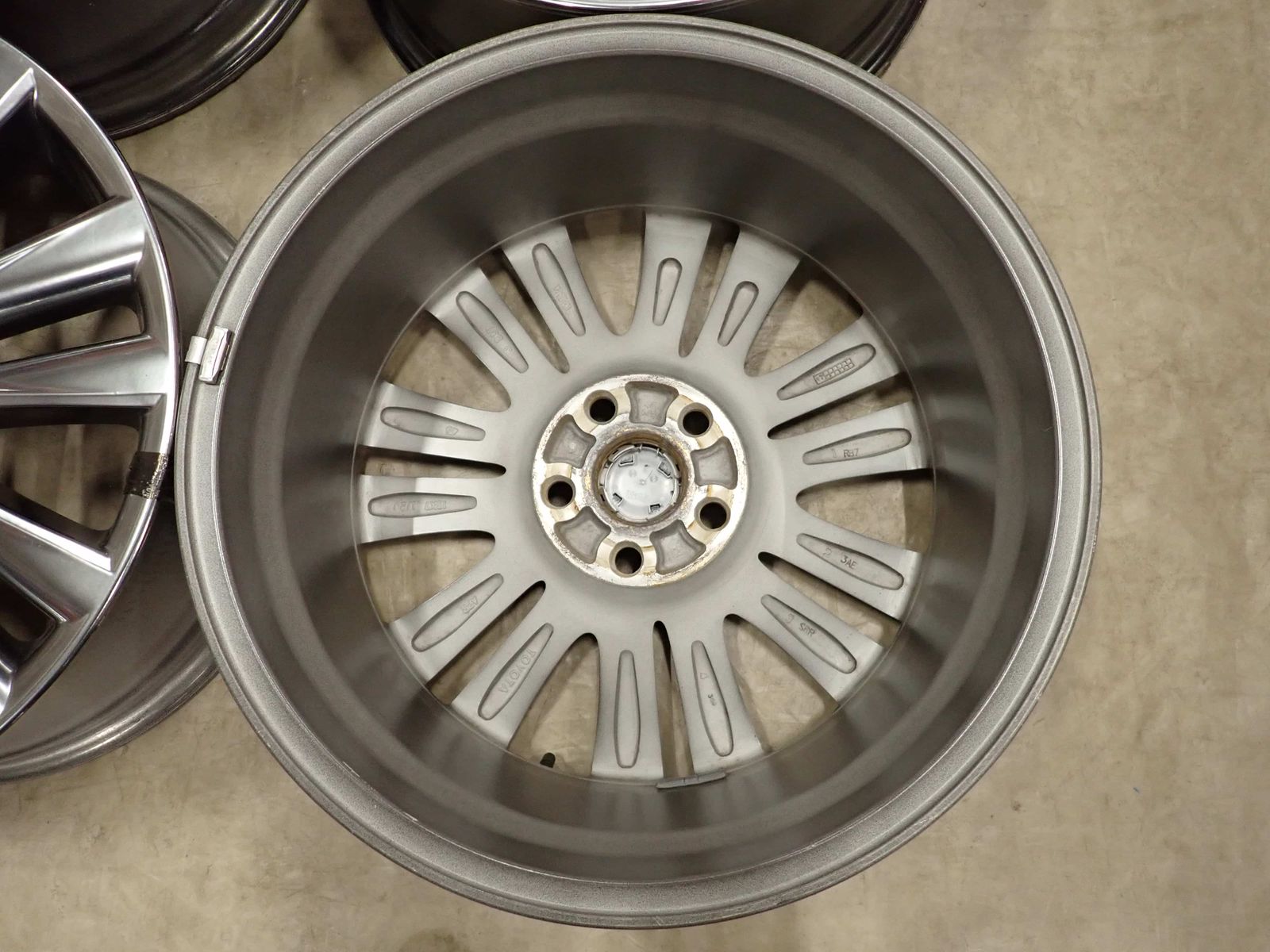 ☆トヨタ ハリアー☆純正 ハイグロス 18×7J OFF＋35 中古売切り