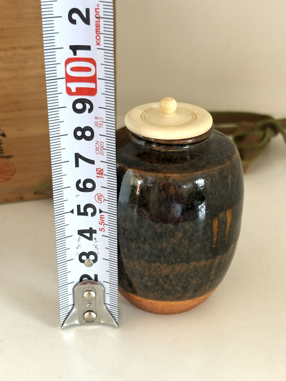 古瀬戸茶入 山口茂作 仕覆付 共箱 茶道具 山口茂】造 古瀬戸 茶入 牙蓋 仕覆 共箱付属 茶道具 - メルカリ