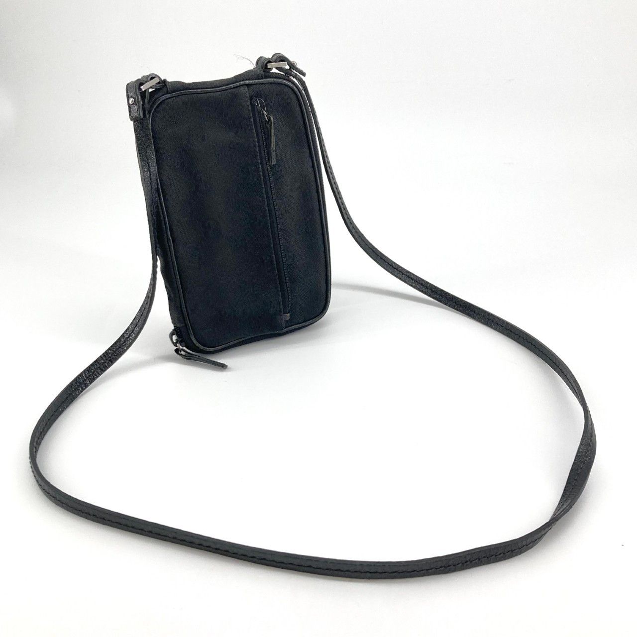 GUCCI（グッチ） GGキャンバス ショルダーバッグ ブラック - メルカリ