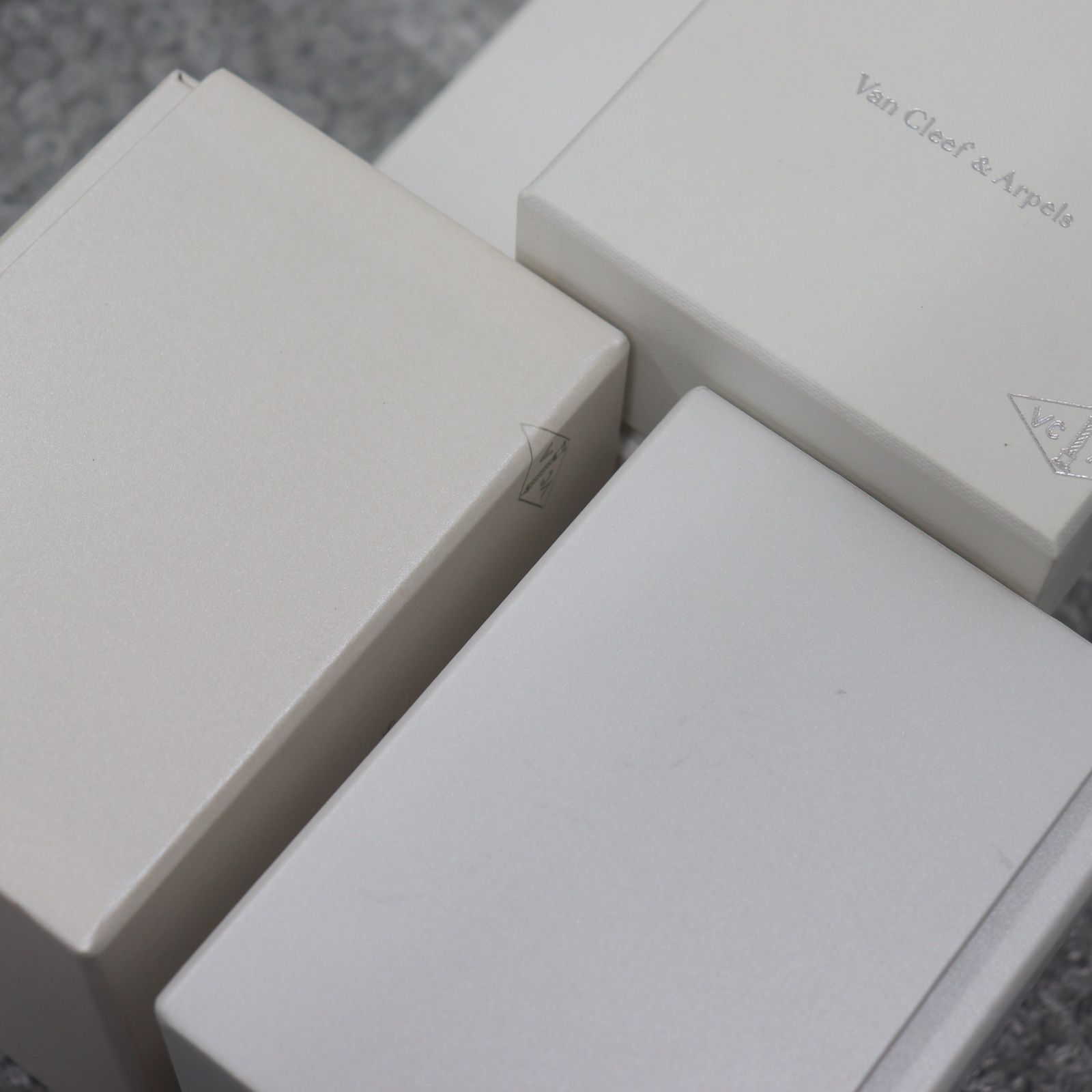IT87JM6XCBWT Van Cleef & Arpels ヴァンクリーフ&アーペル BOX 空き箱
