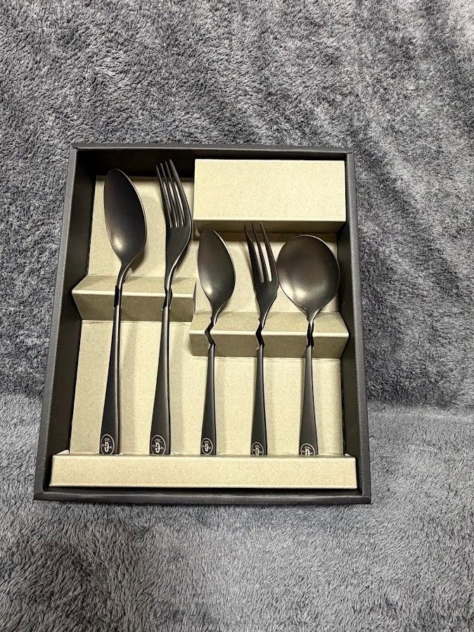★【4箱SET】　読売ジャイアンツ シーズンシート成約記念品 96KURO カトラリーセット 燕三条製 SUS304 ブラック 4セットまとめ　2026年