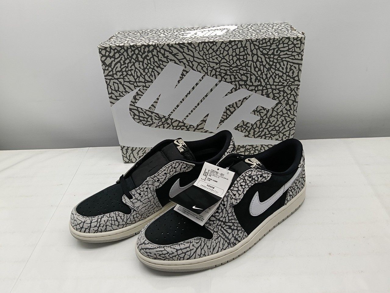26k-214o【中古】NIKE (ナイキ) AIR JORDAN1 RETRO LOW エアジョーダン1 レトロ ローカット スニーカー 29.0cm CZ0790-001 ブラック/グレー