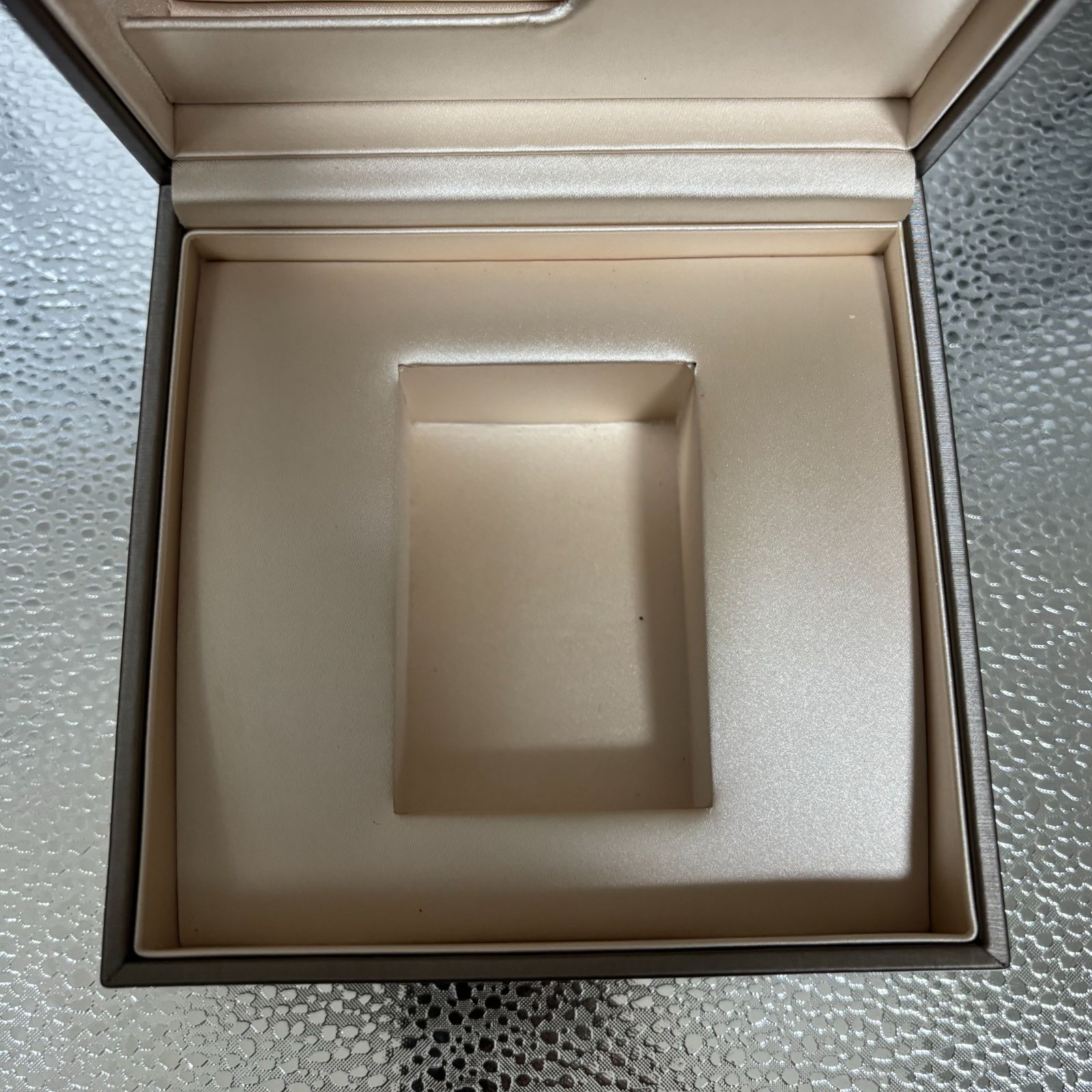 CBVL012-26 BVLGARI ブルガリ 時計 箱 BOX 空箱 ミニソフトポーチ付き
