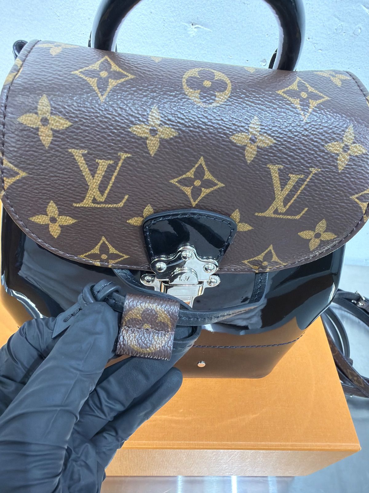 新品 LOUIS VUITTON ルイヴィトン モノグラム ヴェルニ ミロワール 