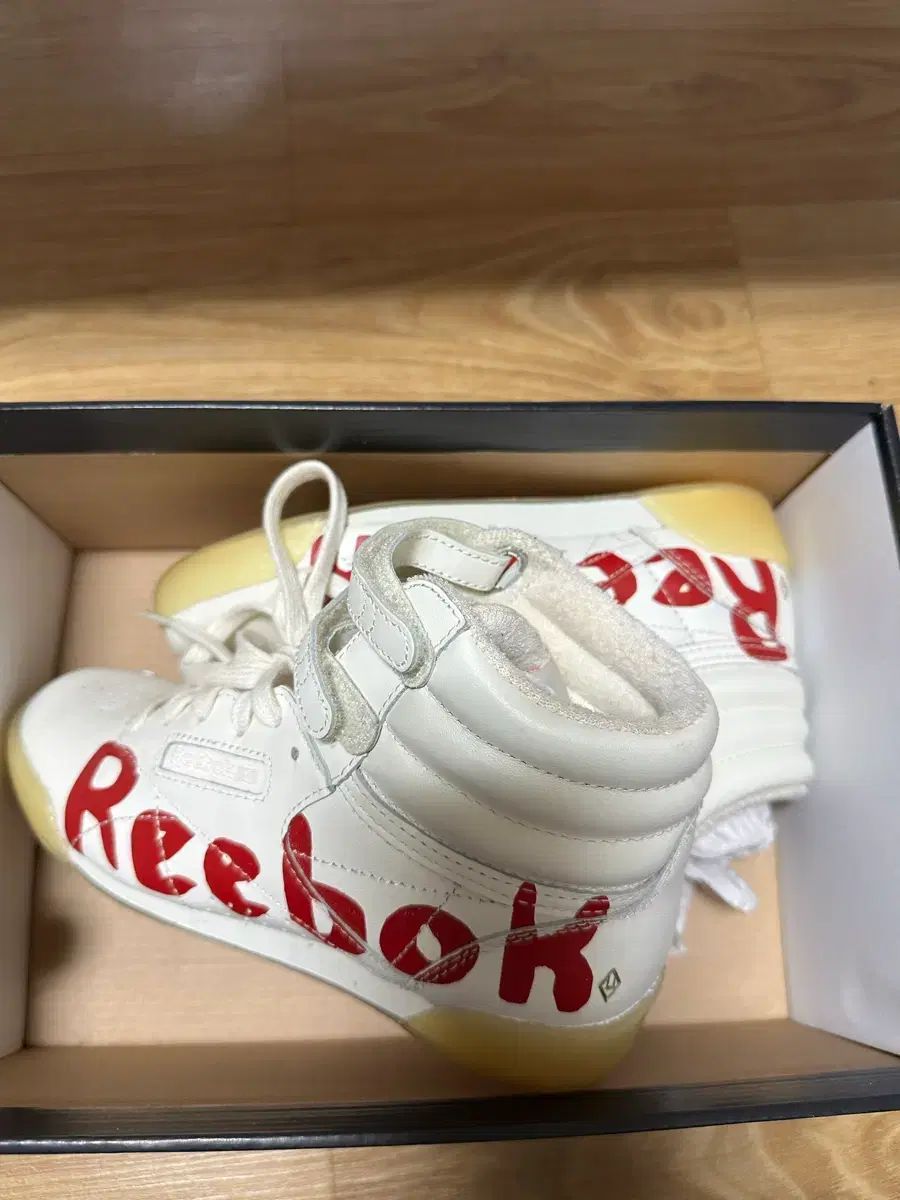 タオリ Reebok コラボ スニーカー 205サイズ