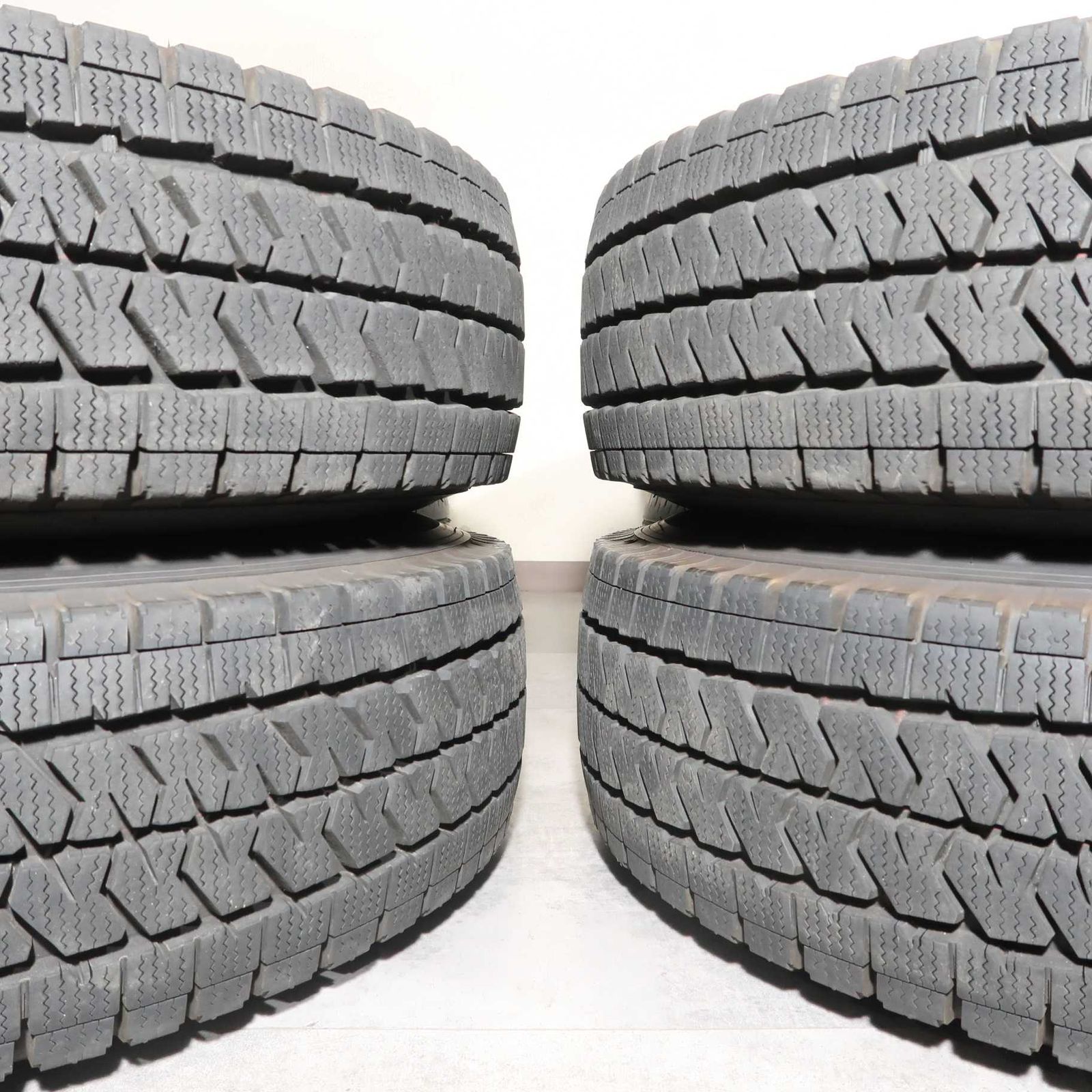 タイヤ、ホイール BS BLIZZAK VL1 195/80R15 107/105L LT 15インチ 