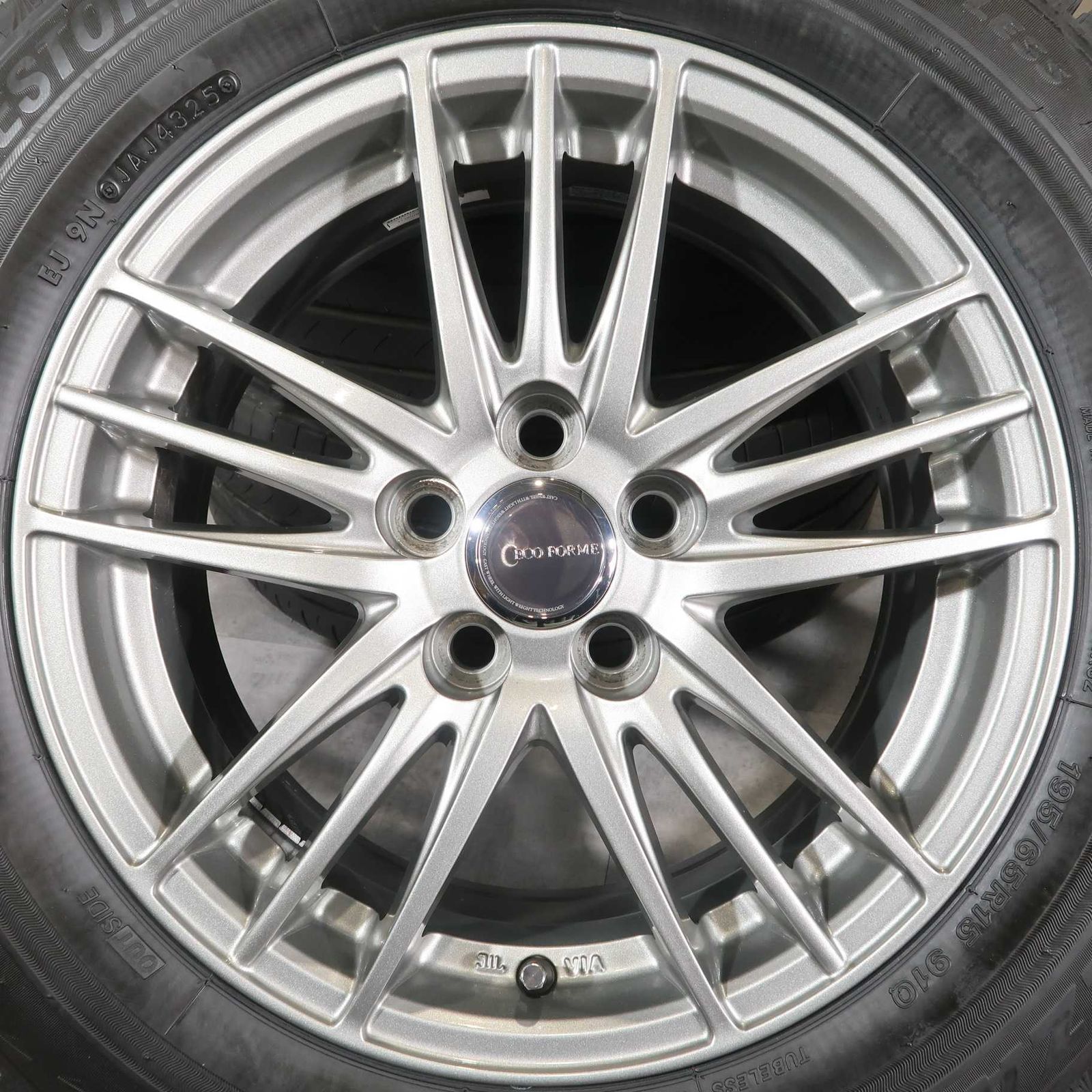 プリウス 50系 カローラ ツーリング 等 4本 社外 15インチ 6.5J +40 5H
