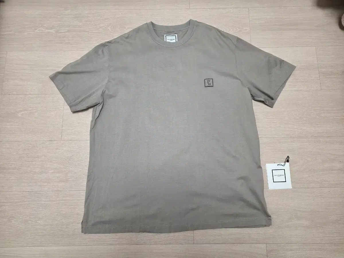 52 ウーヨンミ フェザー バックロゴ 半袖 Tシャツ グレー