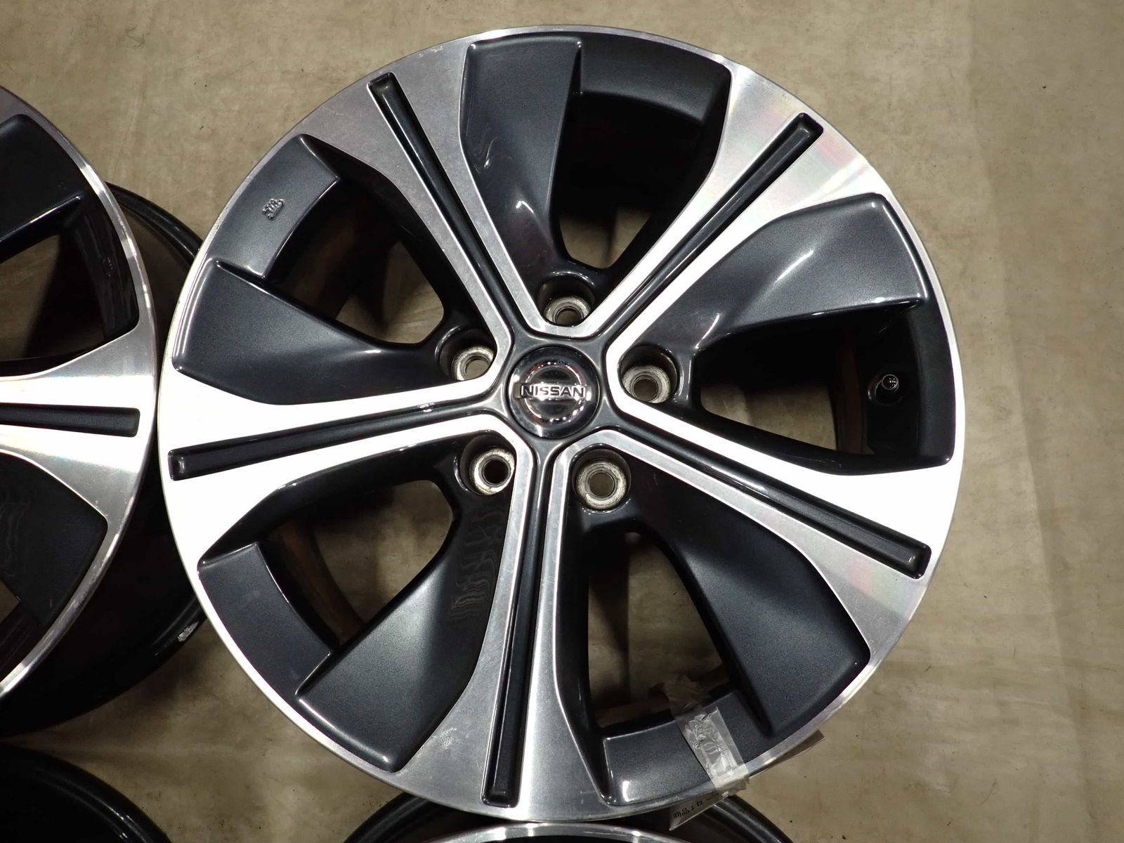 ニッサンリーフ純正ホイール4本セット 4本SET 会社宛送料無料 17×6.5J 日産 NISSAN ニッサン リーフ ZE1 純正