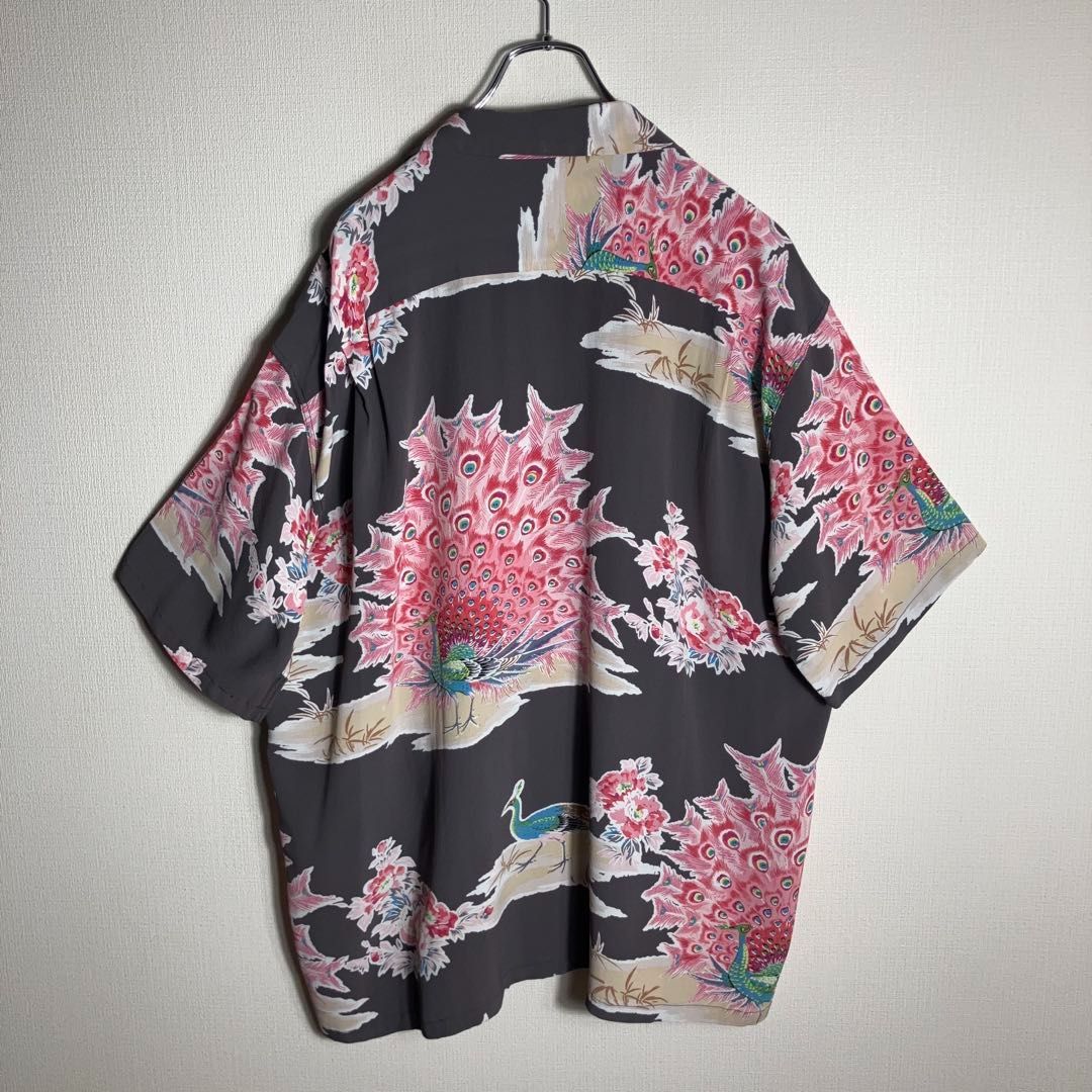 【極美品】SUNSURF アロハシャツ 半袖 孔雀 和柄 グレー XL 【極美品】SUNSURF アロハシャツ 半袖 孔雀 和柄 グレー XL