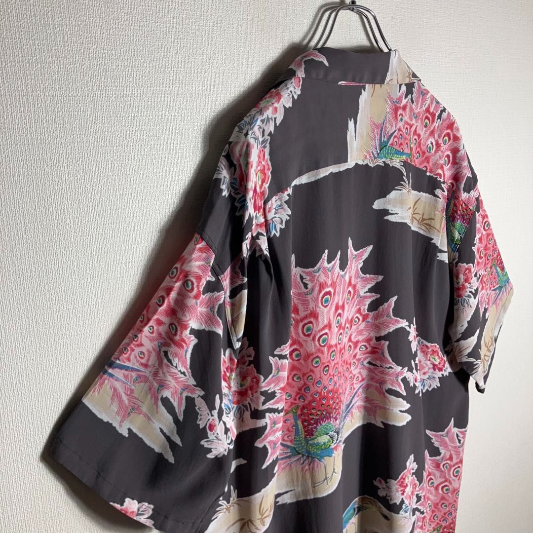 【極美品】SUNSURF アロハシャツ 半袖 孔雀 和柄 グレー XL 【極美品】SUNSURF アロハシャツ 半袖 孔雀 和柄 グレー XL