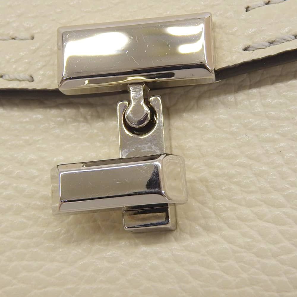 超美品 トーテム TOTEME T-Lock グレインレザー 2way ショルダー クラッチバッグ ミルク ホワイト 定価160000円 超美品 トーテム TOTEME T-Lock グレインレザー 2way ショルダー クラッチバッグ ミルク ホワイト 定価160000円