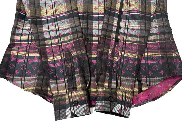 ルイヴィトン LOUIS VUITTON 21SS モノグラム ロゴ ストライプ スリムフィット シルク 長袖 シャツ RM211 ZVP HKS71W XXL マルチカラー ブランド古着ベクトル 中古260619 ルイヴィトン LOUIS VUITTON 21SS モノグラム ロゴ ストライプ スリムフィット シルク 長袖 シャツ RM211 ZVP HKS71W XXL マルチカラー ブランド古着ベクトル 中古260619