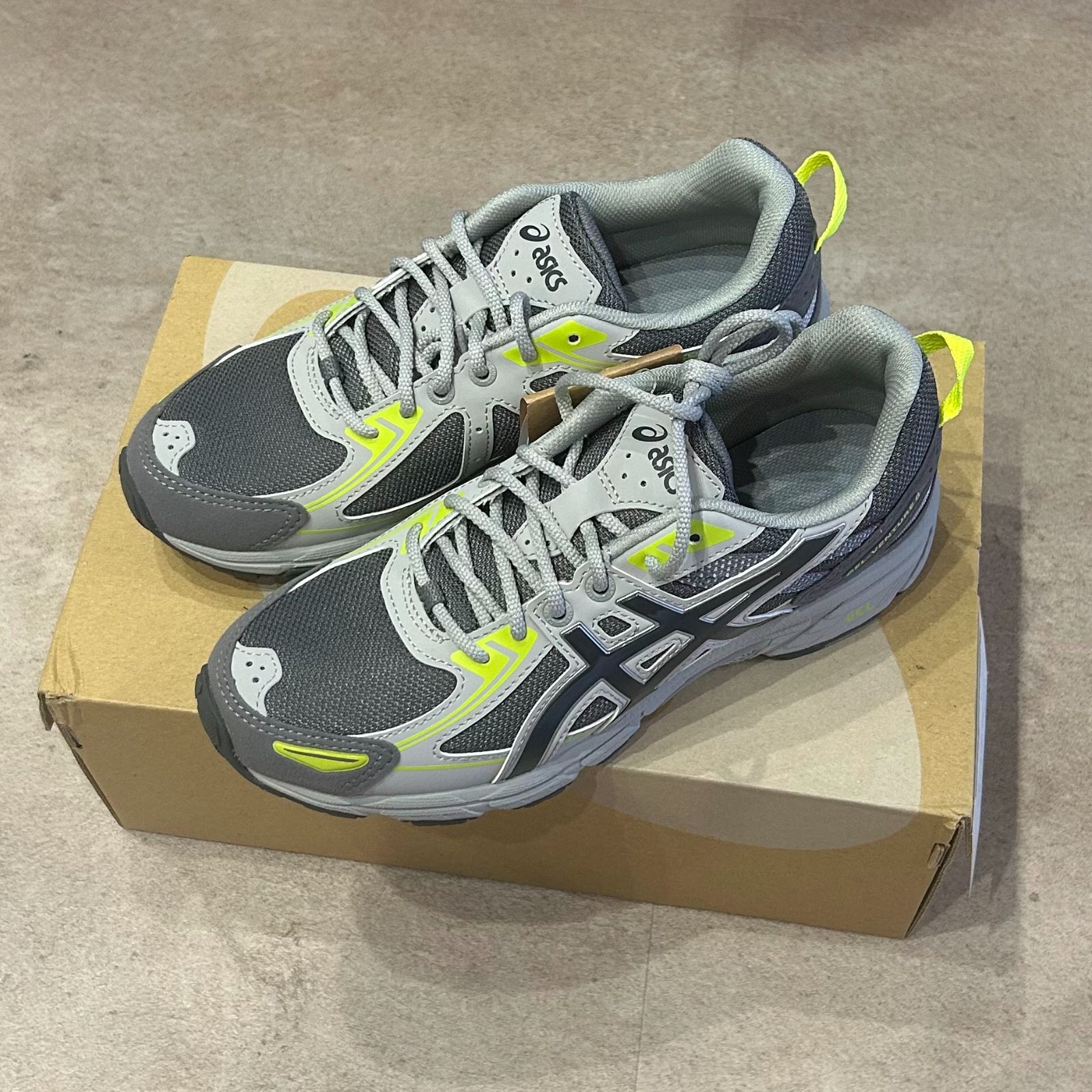 未使用品 ASICS GEL-VENTURE 6 ゲルベンチャー 6 スニーカー アシックス 1203A438 グレー 23.5㎝ 2169A1 未使用品 ASICS GEL-VENTURE 6 ゲルベンチャー 6 スニーカー アシックス 1203A438 グレー 23.5㎝ 2169A1