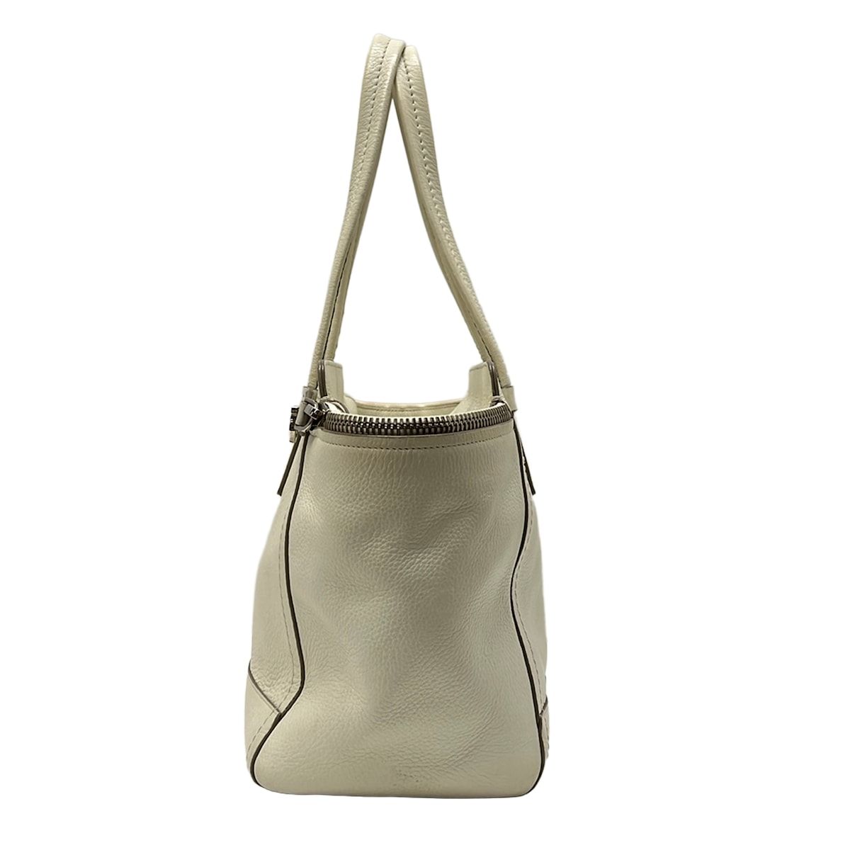 FERRAGAMO/SalvatoreFerragamo(サルバトーレフェラガモ) ハンドバッグ アリアンナ 21D698 白 レザー