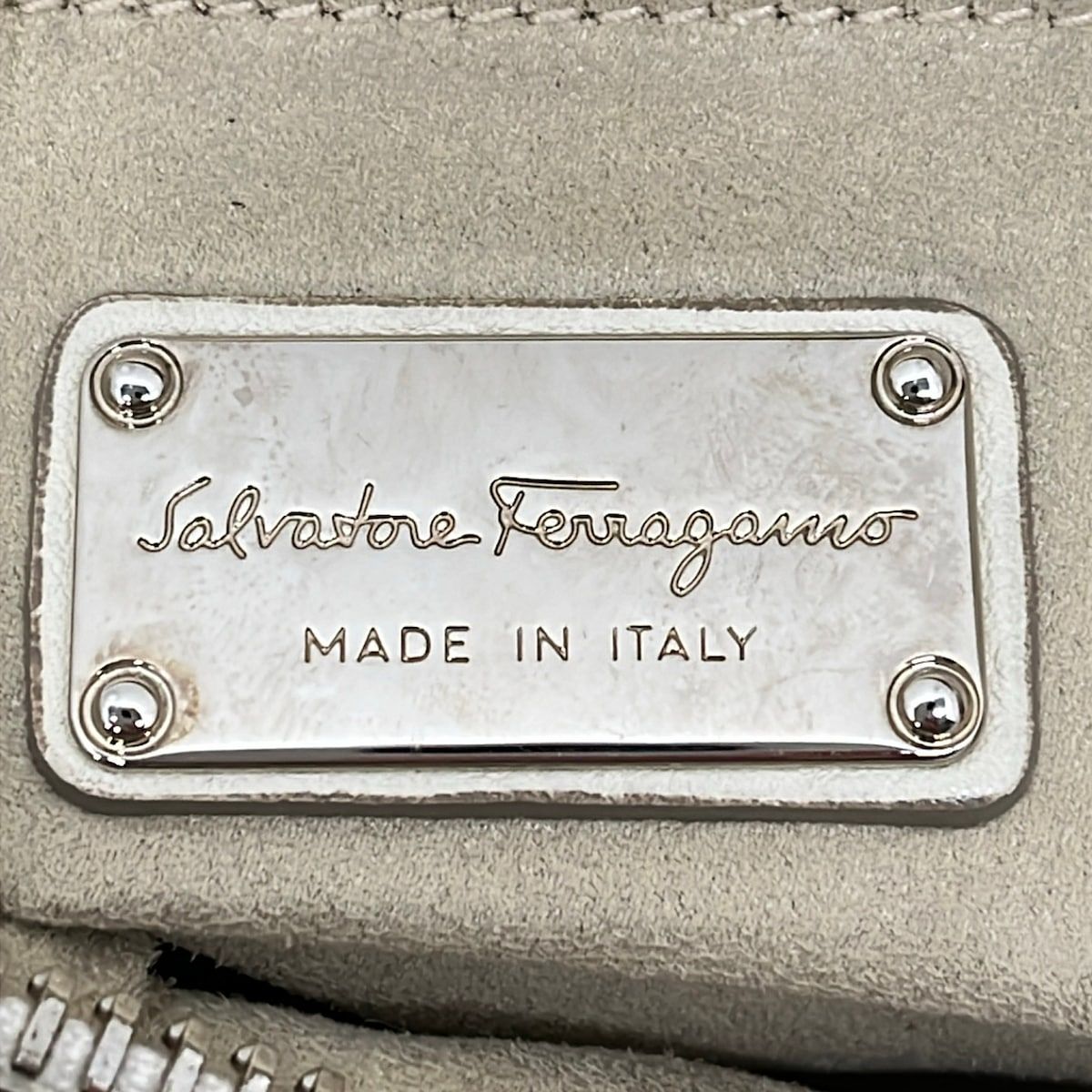 FERRAGAMO/SalvatoreFerragamo(サルバトーレフェラガモ) ハンドバッグ アリアンナ 21D698 白 レザー