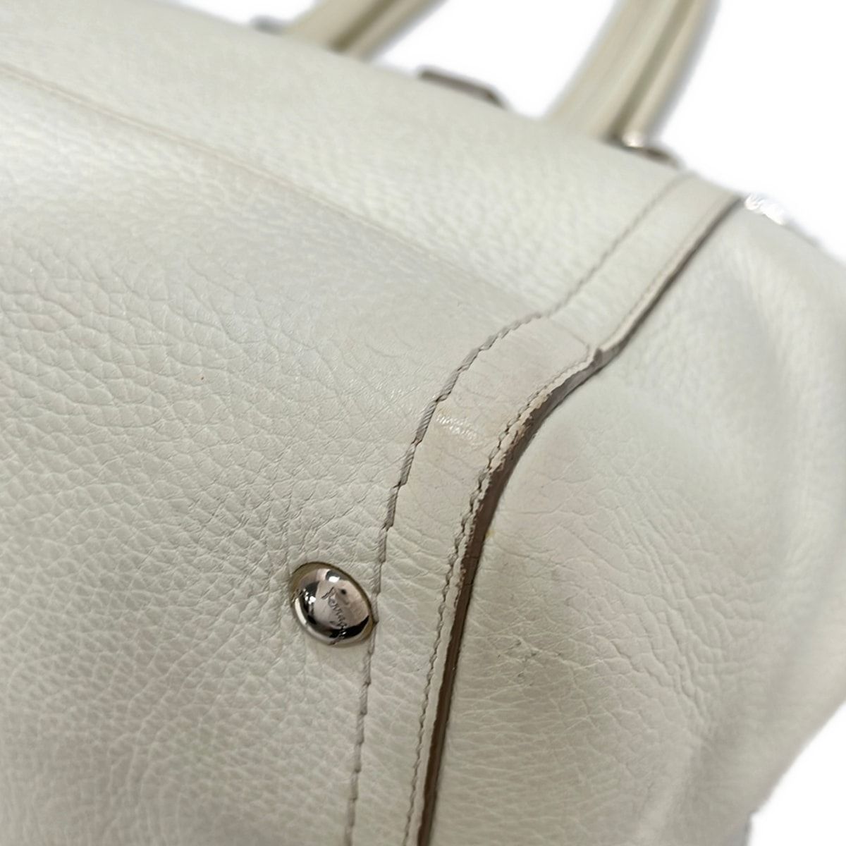 FERRAGAMO/SalvatoreFerragamo(サルバトーレフェラガモ) ハンドバッグ アリアンナ 21D698 白 レザー